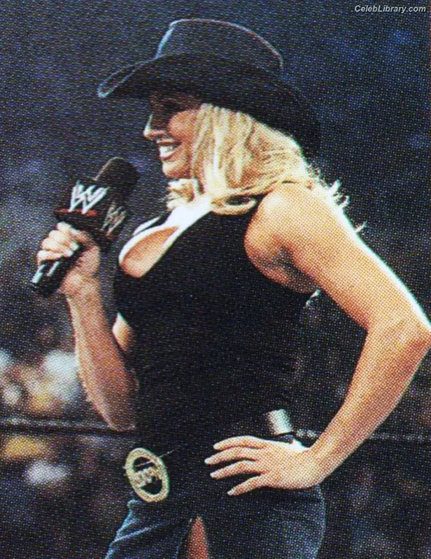 Trish Stratus photo 10 of 1611