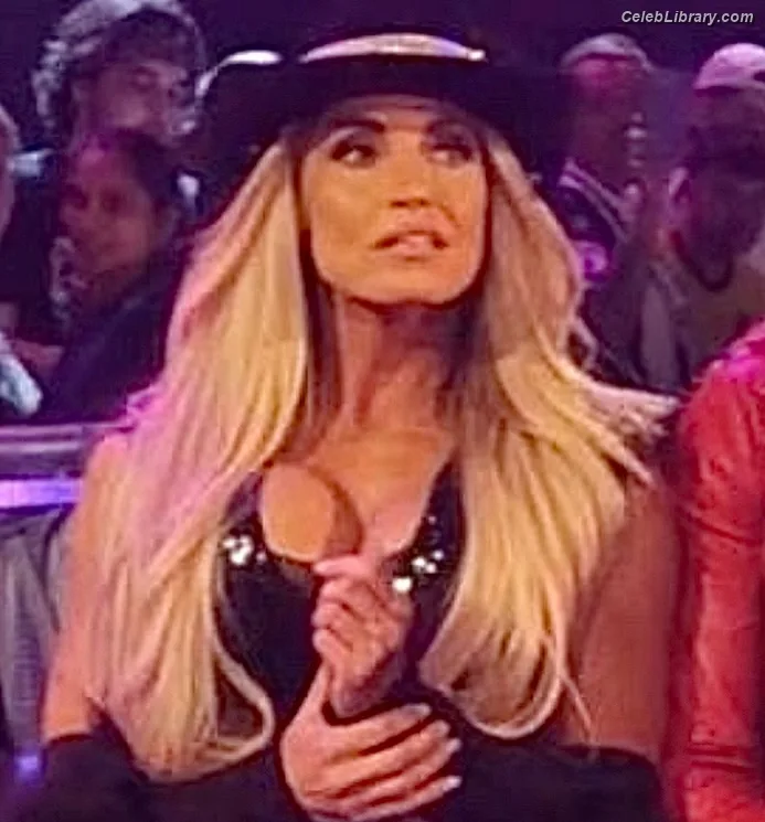 Trish Stratus photo 17 of 1611