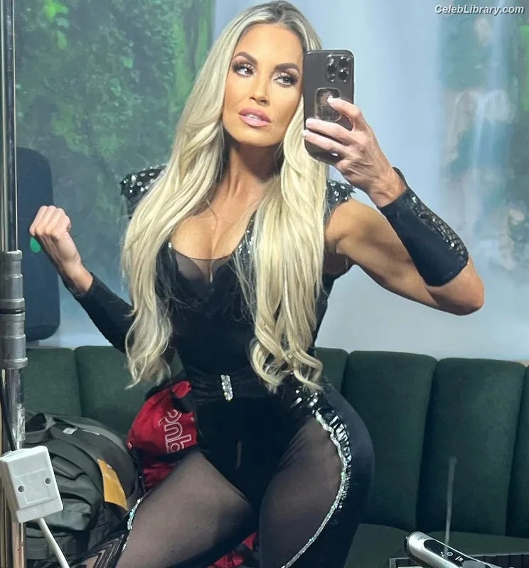 Trish Stratus photo 19 of 1611