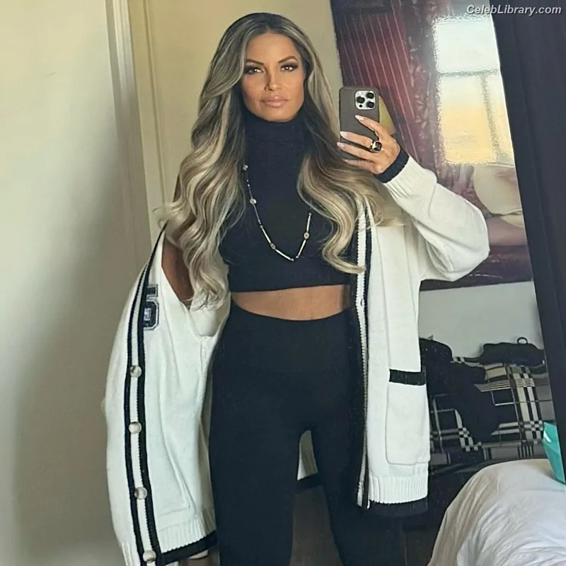 Trish Stratus photo 20 of 1611