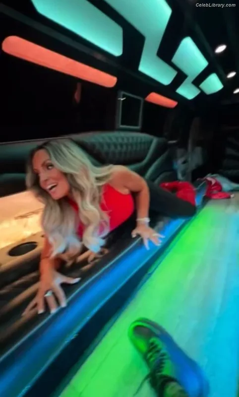 Trish Stratus photo 1 of 1611