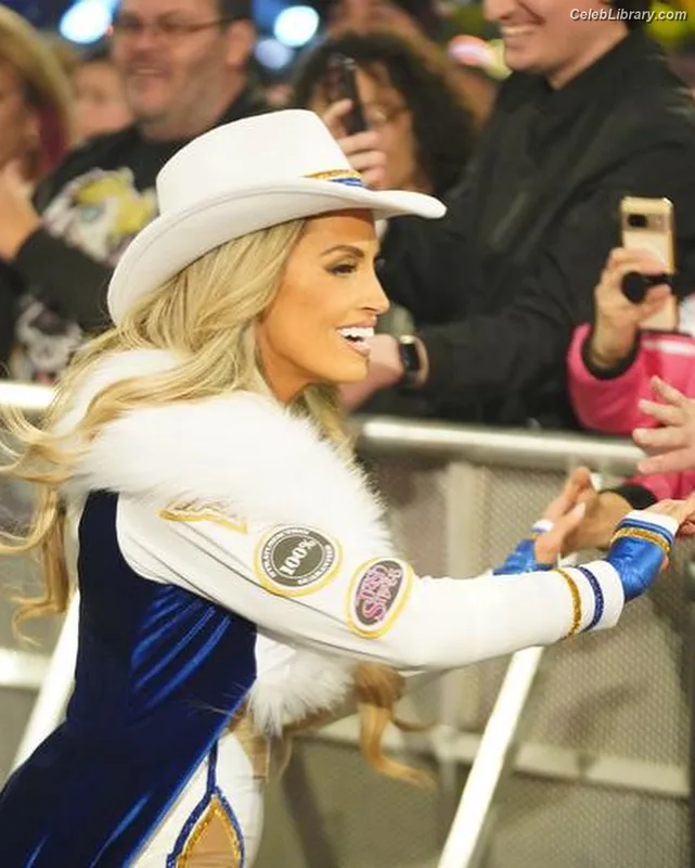 Trish Stratus photo 3 of 1611