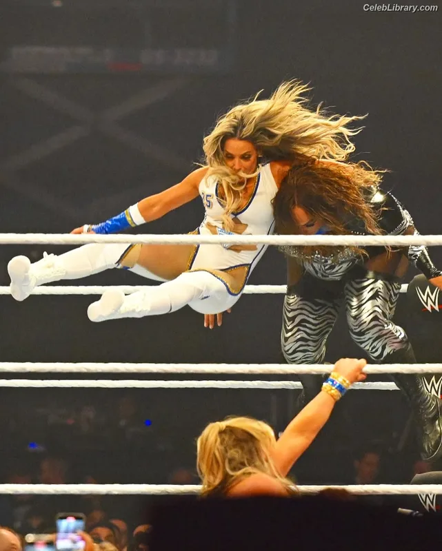 Trish Stratus photo 7 of 1611