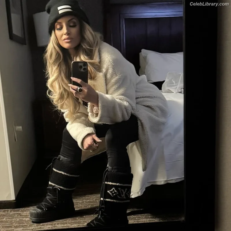 Trish Stratus photo 24 of 1611