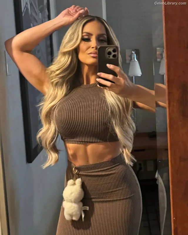 Trish Stratus photo 23 of 1611