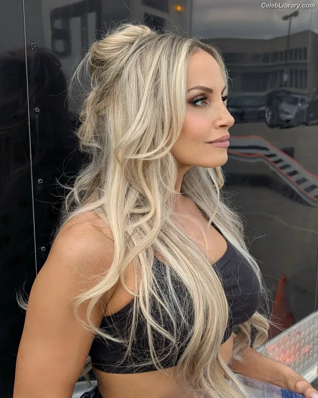 Trish Stratus photo 24 of 1611