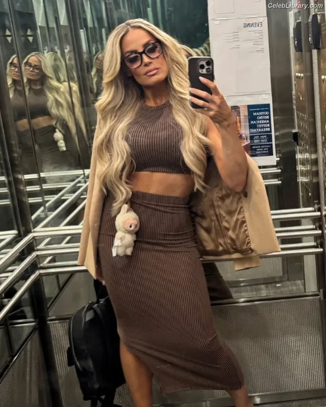 Trish Stratus photo 5 of 1611