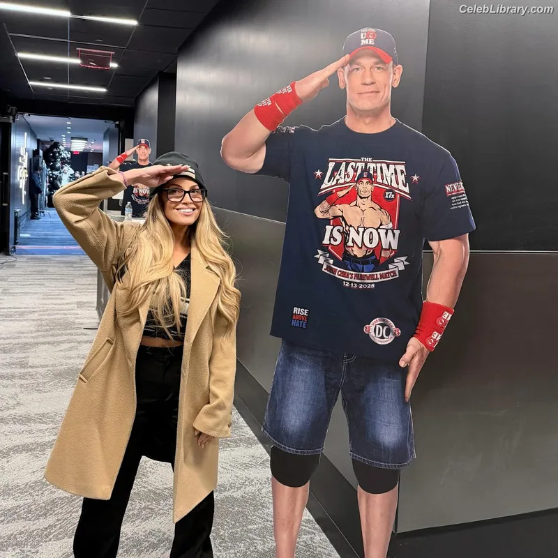 Trish Stratus photo 16 of 1611