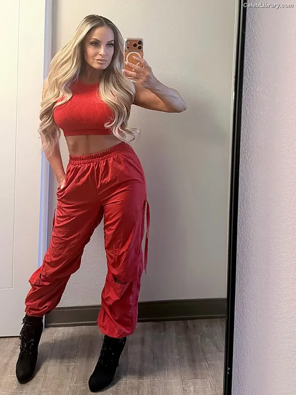 Trish Stratus photo 24 of 1611