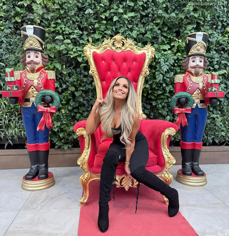 Trish Stratus photo 2 of 1611
