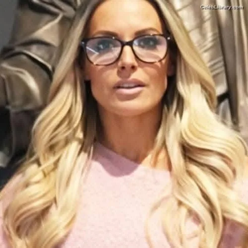 Trish Stratus photo 11 of 1611