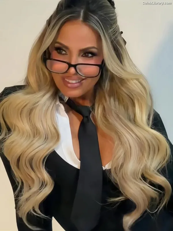 Trish Stratus photo 13 of 1611