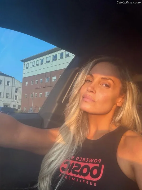 Trish Stratus photo 15 of 1611