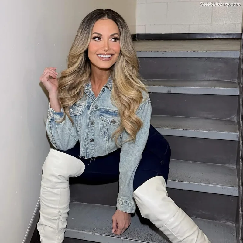 Trish Stratus photo 2 of 1611