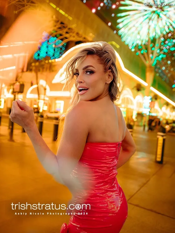Trish Stratus photo 9 of 1611