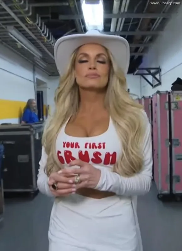 Trish Stratus photo 15 of 1611