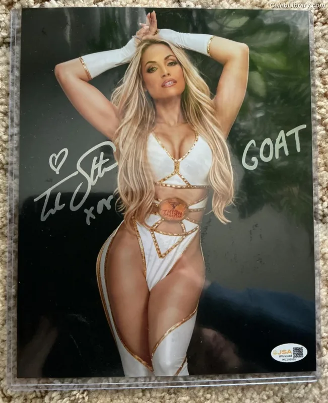 Trish Stratus photo 18 of 1611