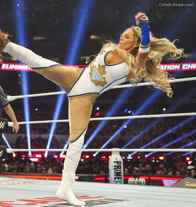 Trish Stratus photo 10 of 1611