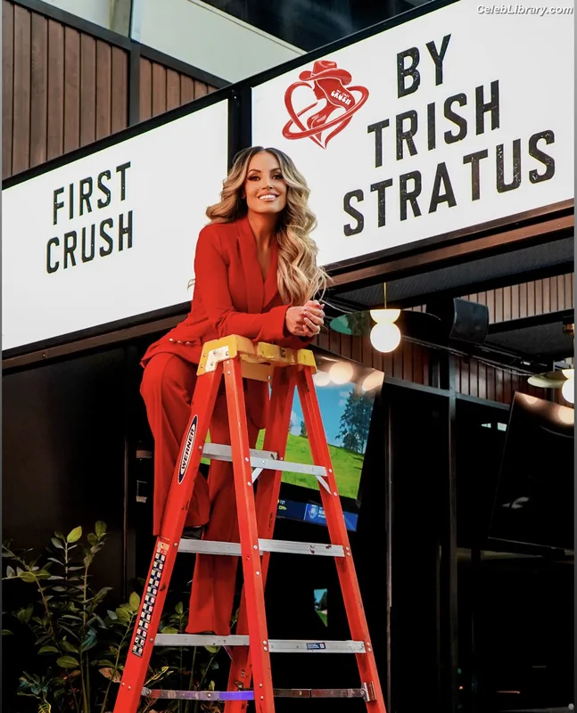 Trish Stratus photo 11 of 1611