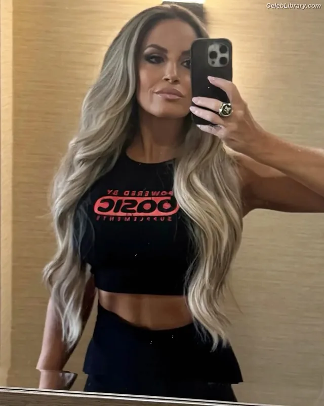 Trish Stratus photo 17 of 1611