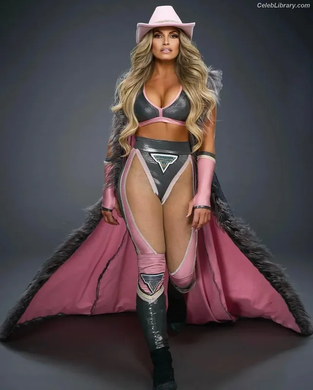 Trish Stratus photo 12 of 1611