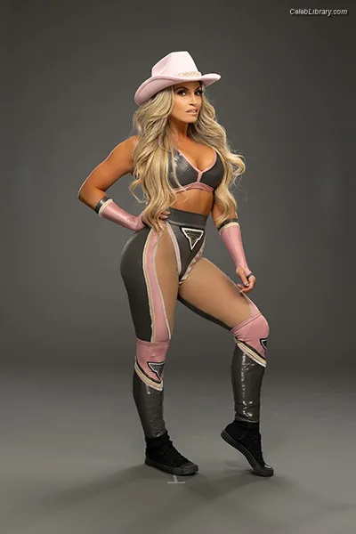 Trish Stratus photo 13 of 1611