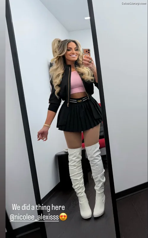 Trish Stratus photo 1 of 1611