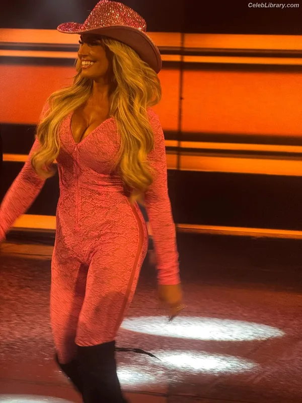 Trish Stratus photo 11 of 1611