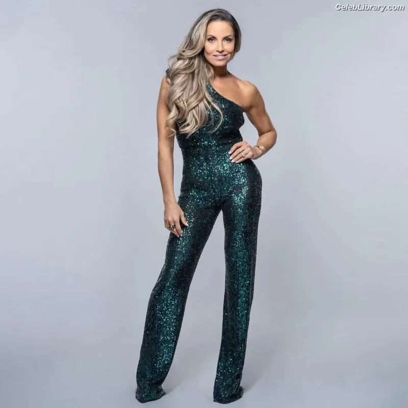 Trish Stratus photo 12 of 1611