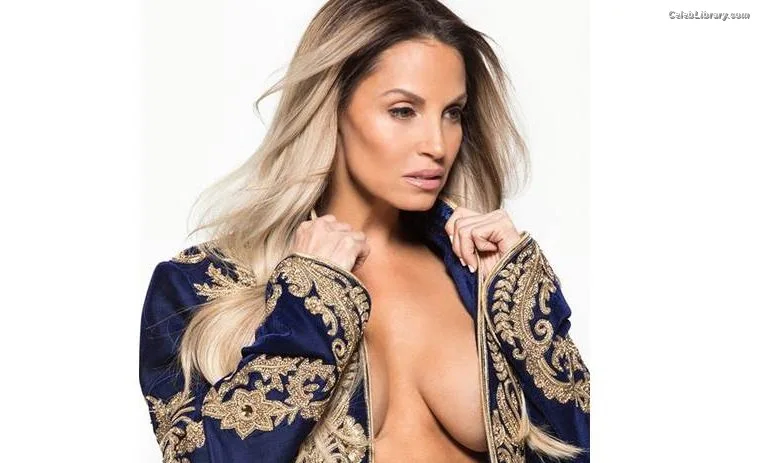 Trish Stratus photo 15 of 1611