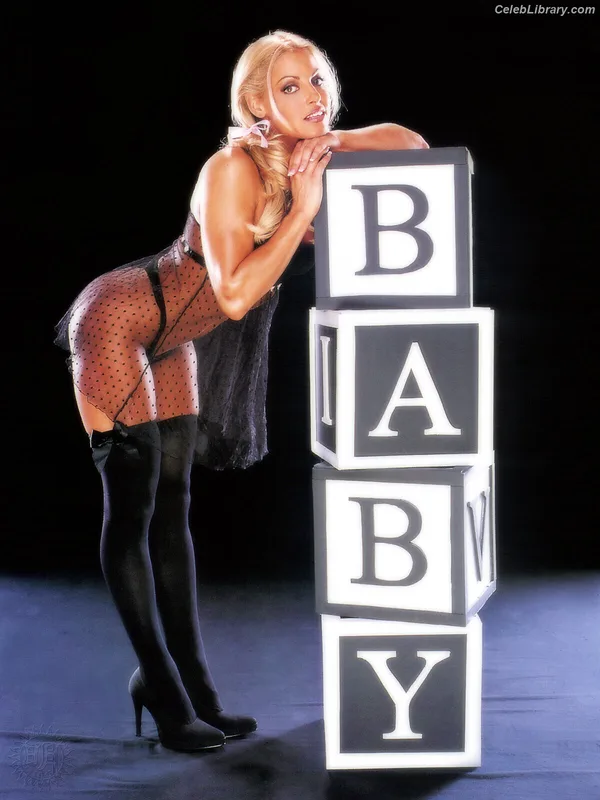 Trish Stratus photo 1 of 1611