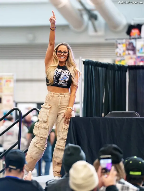 Trish Stratus photo 7 of 1611
