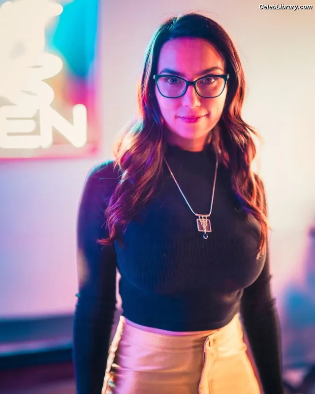 Trisha Hershberger photo 4 of 1447