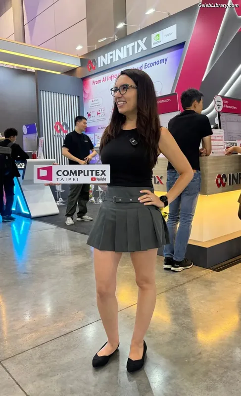Trisha Hershberger photo 3 of 1447