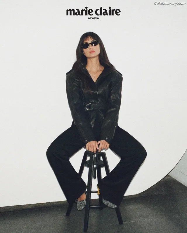 Tuba Büyüküstün photo 6 of 21
