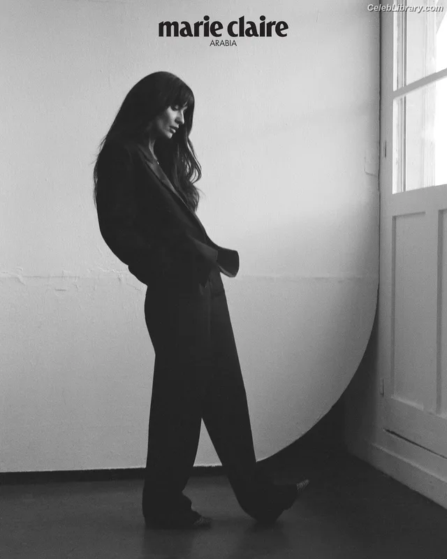 Tuba Büyüküstün photo 7 of 21