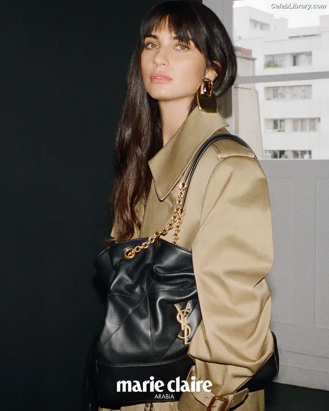 Tuba Büyüküstün photo 8 of 21
