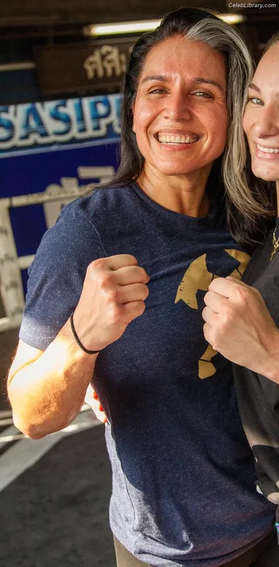 Tulsi Gabbard photo 4 of 94