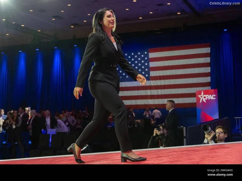 Tulsi Gabbard photo 1 of 94