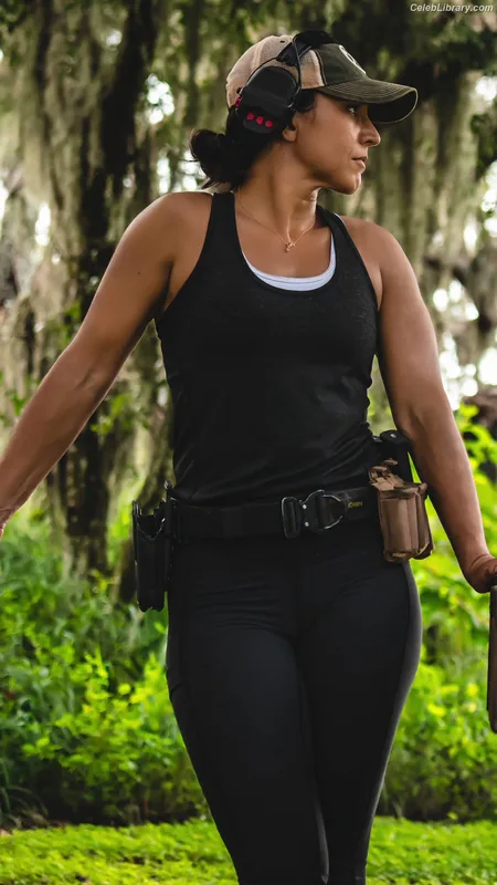 Tulsi Gabbard photo 2 of 94