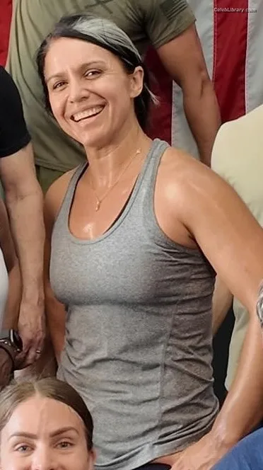 Tulsi Gabbard photo 4 of 94