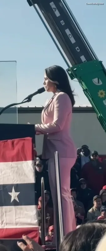Tulsi Gabbard photo 18 of 94