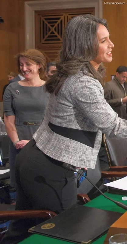 Tulsi Gabbard photo 14 of 94