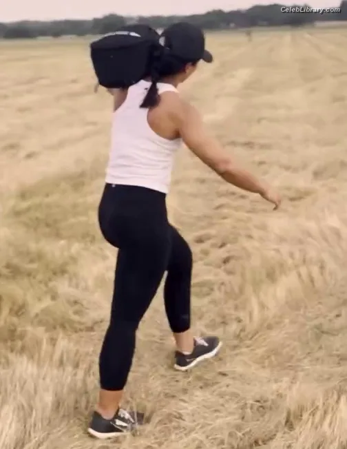 Tulsi Gabbard photo 17 of 94