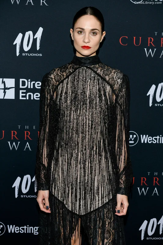 Tuppence Middleton photo 6 of 36