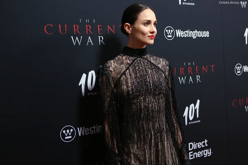 Tuppence Middleton photo 9 of 36