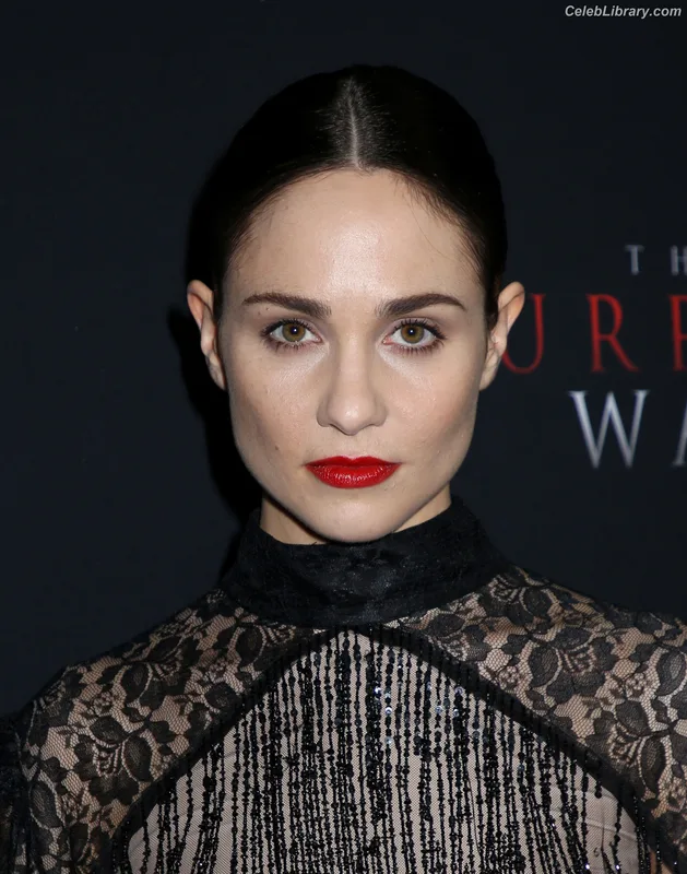 Tuppence Middleton photo 14 of 36