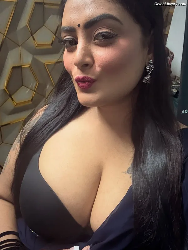 Twinkle Kapoor photo 1 of 66