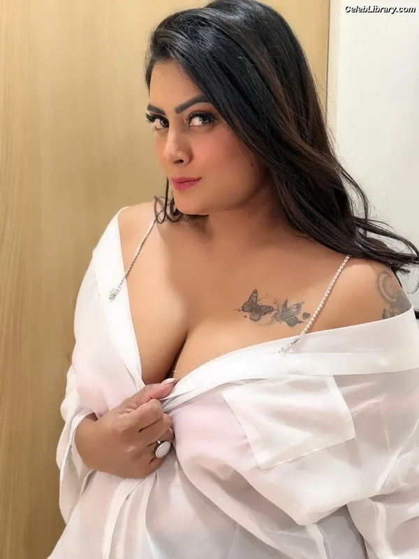 Twinkle Kapoor photo 2 of 66