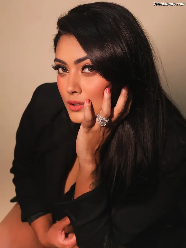 Twinkle Kapoor photo 4 of 66